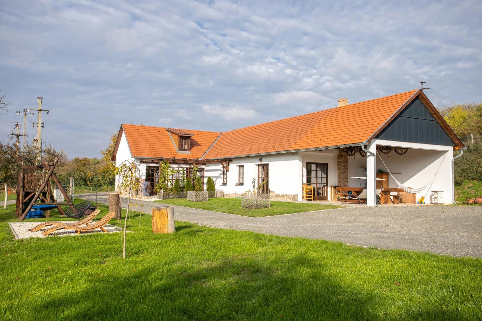 Kishosszuret Vendeghaz Hotel Pecsvarad Exterior photo